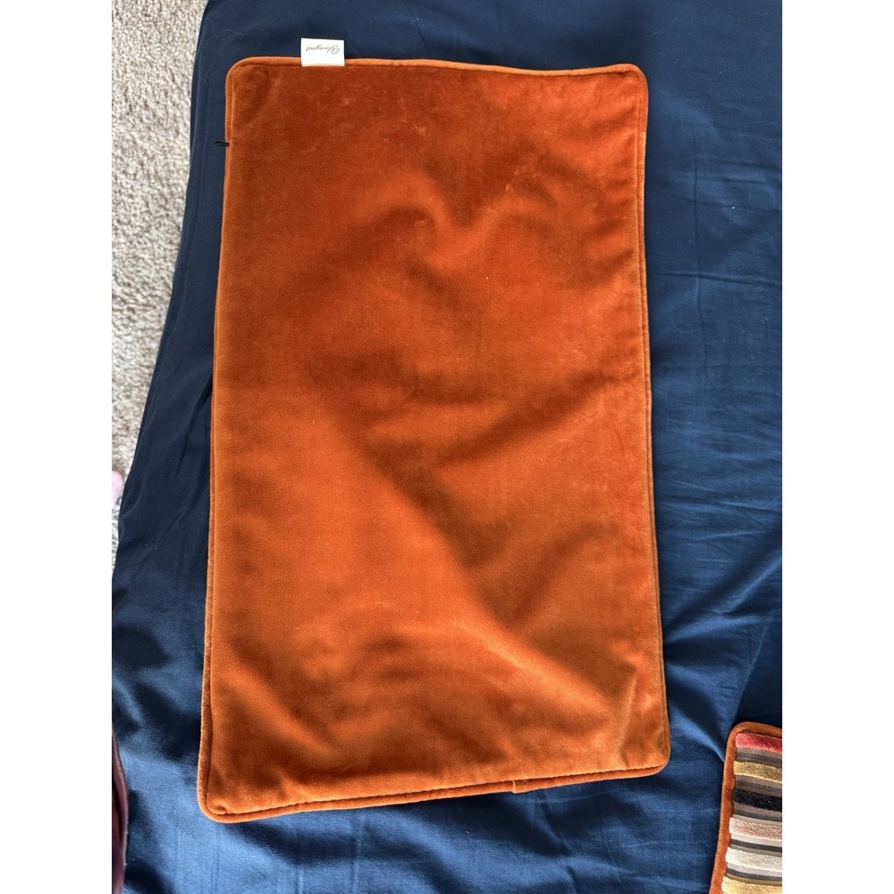 Pillow Cases Decorative 12x20 Cutter Material?